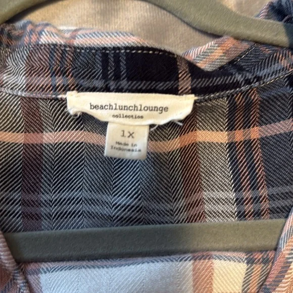 Mellony Button Down top by Beach Lunch Lounge 1X LS - Picture 3 of 5